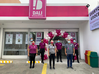 Dali Everyday Grocery, Paradahan