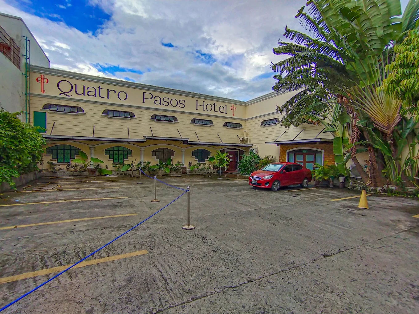 Quatro Pasos Hotel, Dasmariñas