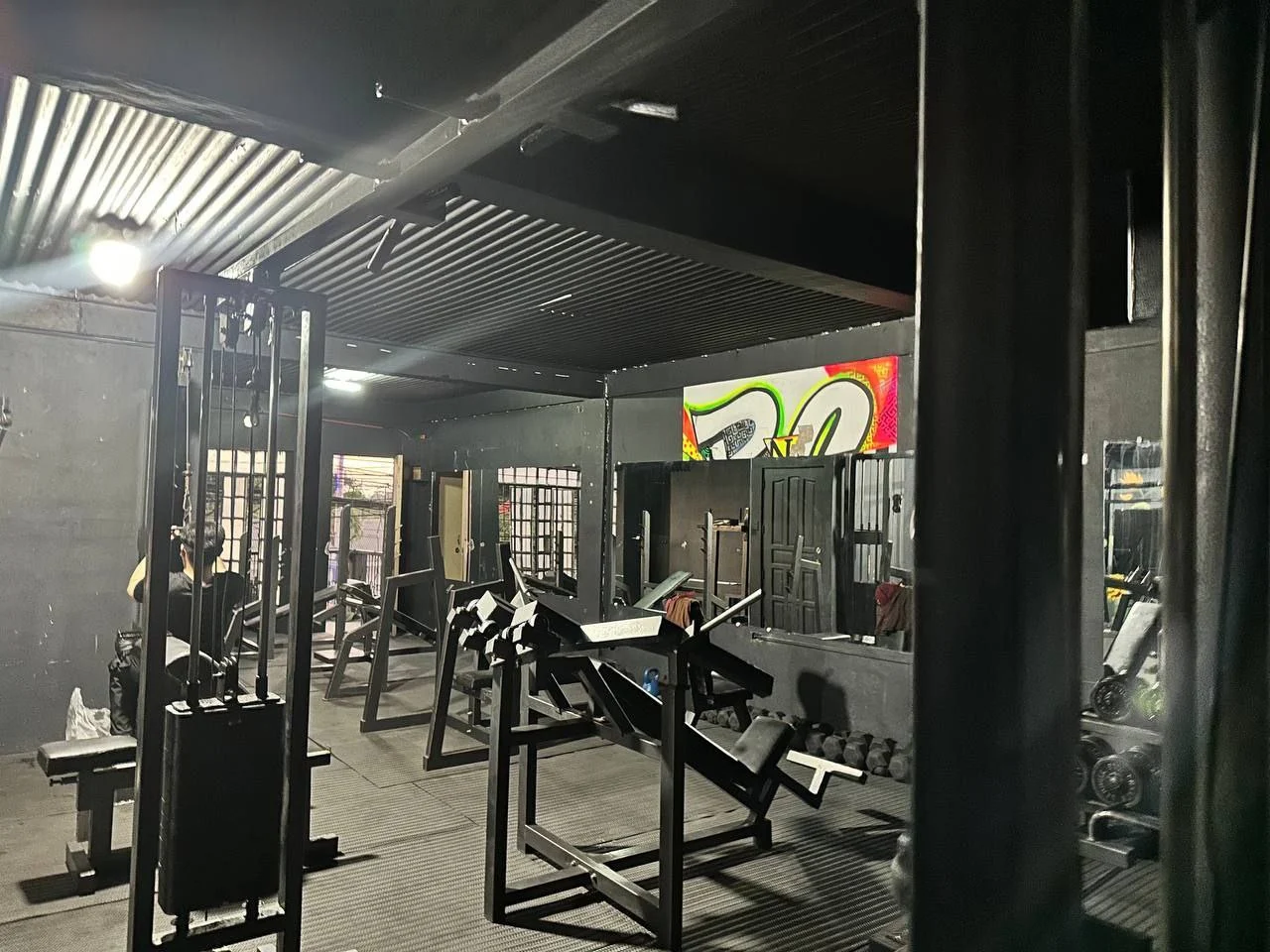 L&R FITNESS GYM