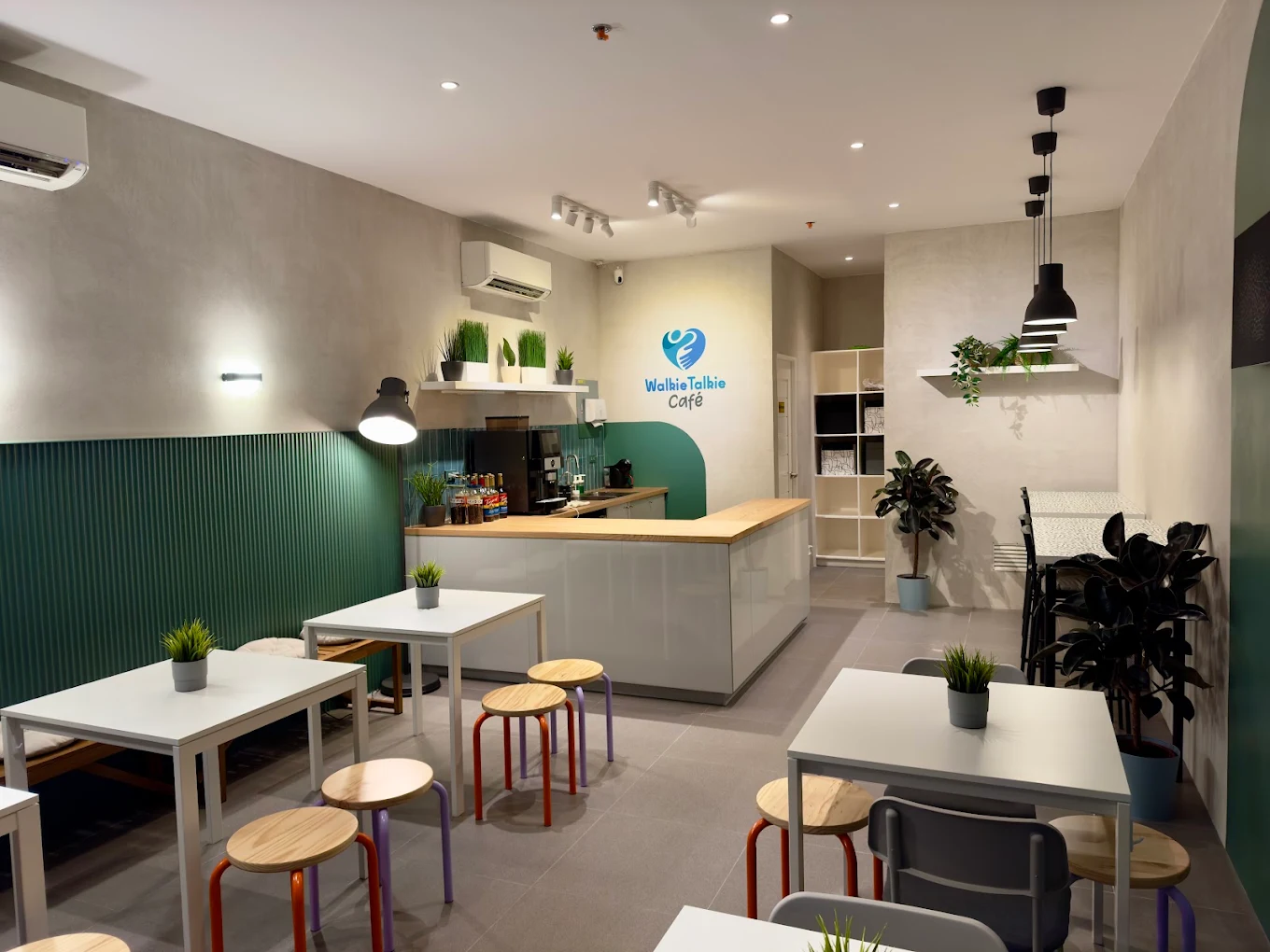 Walkie Talkie Café, Dasmariñas
